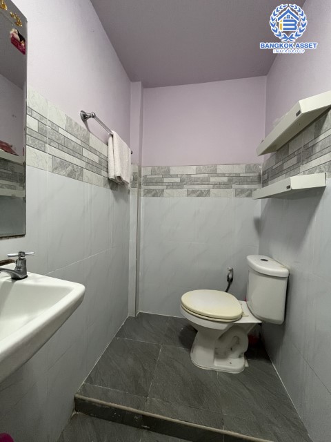 *****ทาวน์เฮ้าส์มือสองย่านนนทบุรี ม.บัวทอง1 บางใหญ่-เซ็นทรัลเวสเกต หลังมุม! เนื้อที่ 35 ตร.ว. ฟังก์ชัน 2 ห้องนอน 2 ห้องน้ำ 2 ที่จอดรถ แถมฟรี! 2 เครื่องปรับอากาศ, 1 เครื่องทำน้ำอุ่น บนทำเลเยี่ยม เชื่อมต่อถ.กาญจนาภิเษก, ถ.รัตนาธิเบศร์ ใกล้รถไฟฟ้าสายสีม่วง "สถานีคลองบางไผ่" และทางด่วน